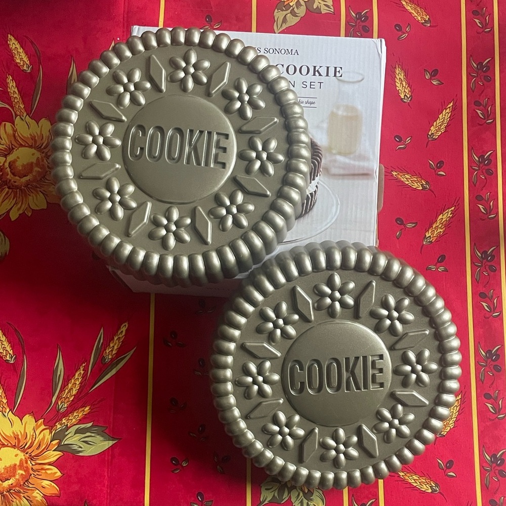 Williams Sonoma Sandwich Cookie Layer Cake Pan Set -  9 inch pans